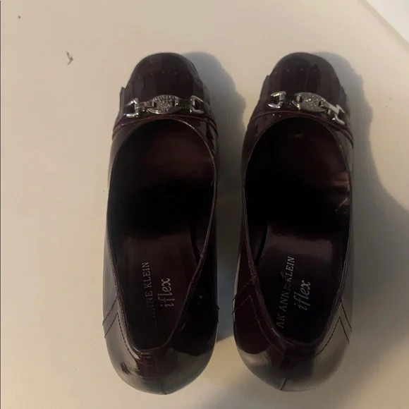 AK Anne Klein Iflex Elegant Burgundy Heels Size 8 - Picture 3 of 5